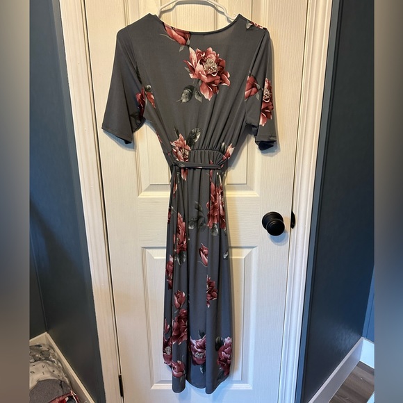 Hello Miz Gray Floral Maternity Wrap Dress XL - Picture 3 of 5